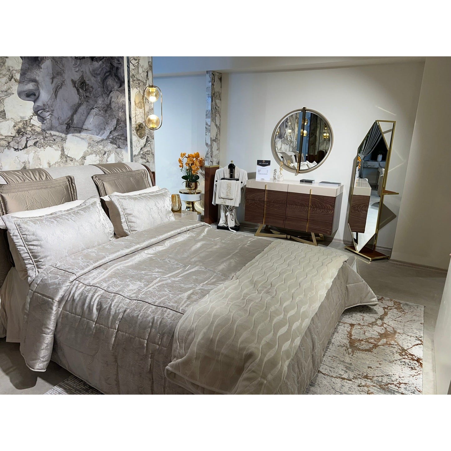 Aura Sminkbord med Spegel - LINE Furniture Group
