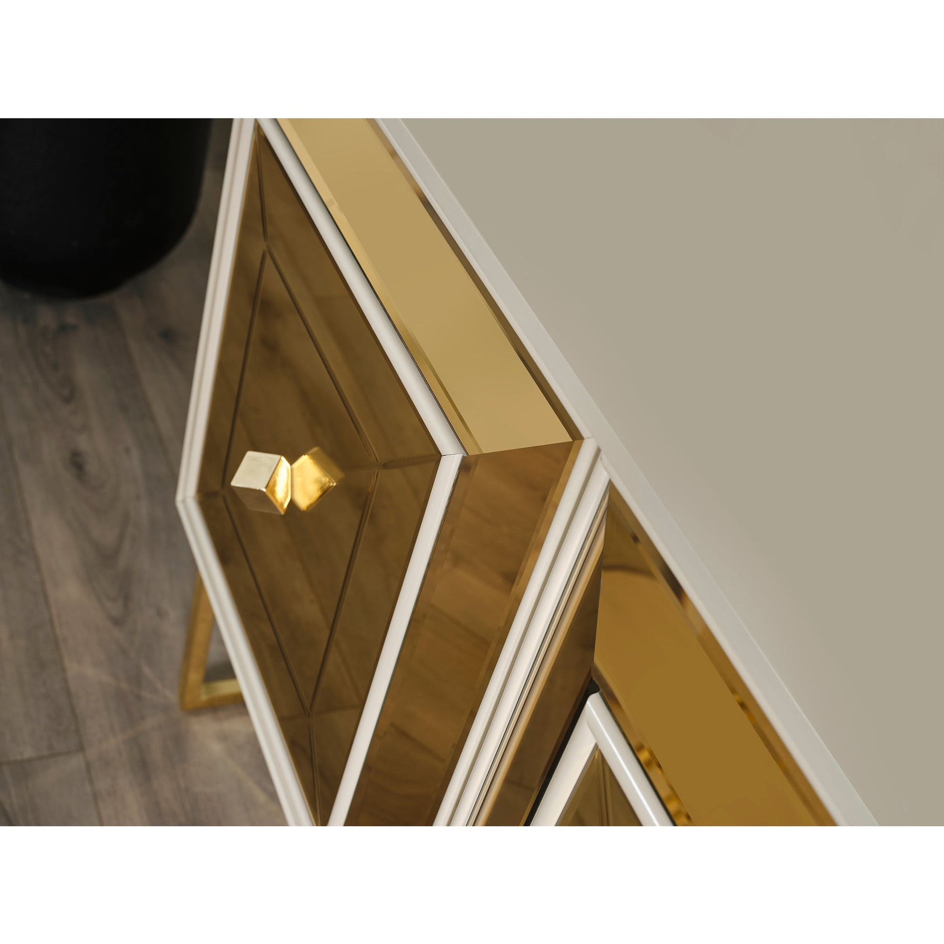 Gold Skänk med Spegel - LINE Furniture Group