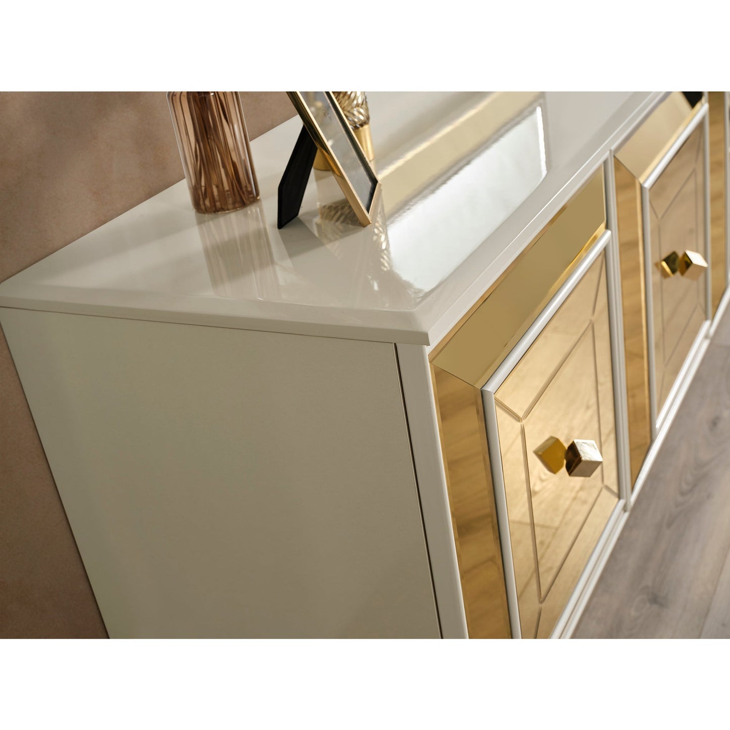 Gold Skänk med Spegel - LINE Furniture Group